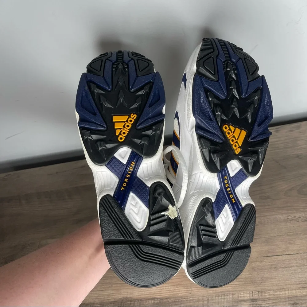 Men’s‎ vintage adidas sneakers size 9.5